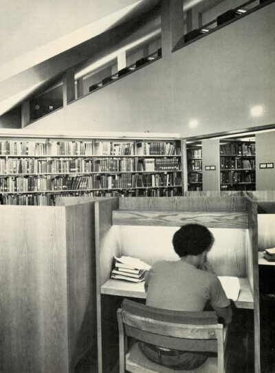 The Architects Collaborative (Sarah Harkness and John C. Harkness, partners-in-charge), Ladd Library, Bates College, Lewiston, Maine, 1970–73. Photograph by Phokion Karas. Courtesy of Thessaly Karas
