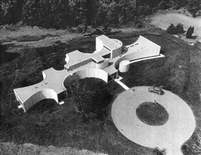 Mary Otis Stevens and Thomas McNulty, McNulty-Stevens house, aerial view. Deutsche Bauzeitung, November 1966, 918
